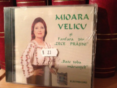 MIOARA VELICU &amp;amp; FANFARA &amp;quot;ZECE PRAJINI&amp;quot; - BATE TOBA MARUNTEL (CD NOU/SIGILAT) foto