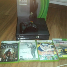 vand xbox 360 + 4 jocuri