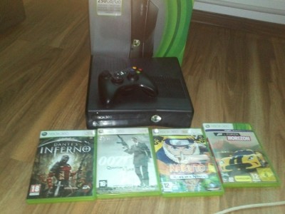 vand xbox 360 + 4 jocuri foto