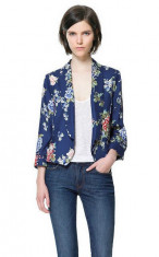 Sacou blazer ZARA WOMAN jacheta scurta bleumarin cu imprimeu vintage floral multicolor S 26 nou cu eticheta de hartie, superb foto