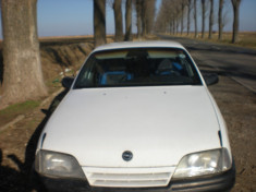 Dezmembrez/vand Opel Omega 23D pentru piese foto