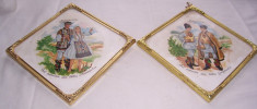 Vintage- PORT POPULAR - set 2 APLICE decorative ARTIZANALE, suport ceramica pictata, inramate, ANII 1970, etichetat, noi foto