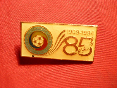 Insigna 85 Ani Federatia Romana Fotbal 1996 , l= 3 cm foto
