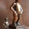 Manneken Pis - Statuia simbol a orasului Bruxelles + miniatura
