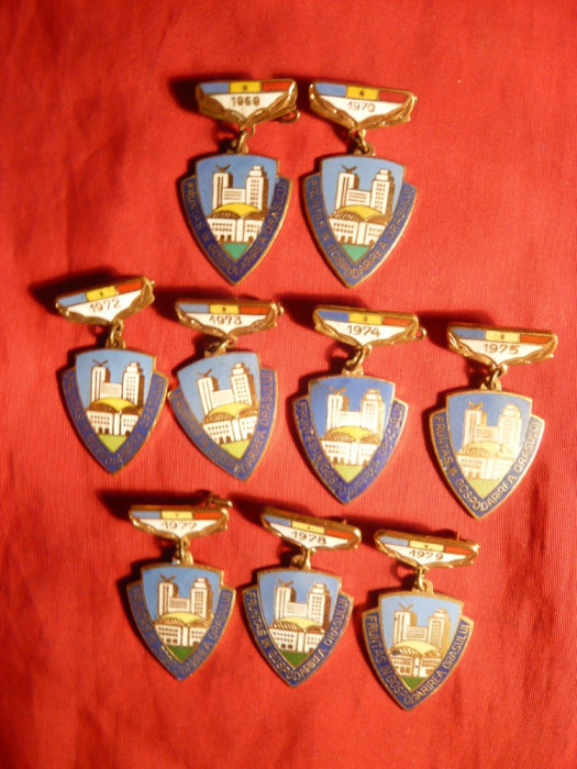 Set 9 Insigne-Titlu - Fruntas in gospodarirea orasului 1969-1979