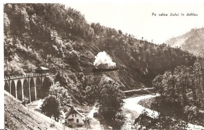 CPI (B3472) PE VALEA JIULUI IN DEFILEU, EDITURA MERIDIANE, NECIRCULATA, R.P.R. foto