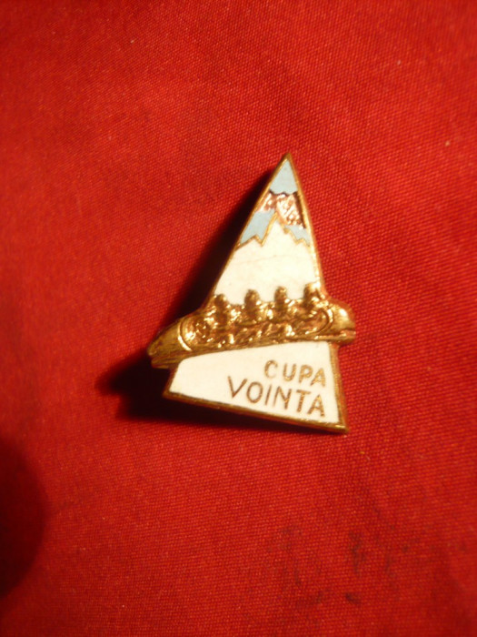 Insigna veche Cupa Vointa , h= 2,6 cm
