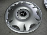 Capace Roti 16&quot; Compatibile VW Opel Ford Audi Logan Kia Volvo Fiat Hyundai Toyota - Set 4 Bucati cu Embleme Metalice