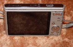 Camera Sony dsc-W330 de 14 megapixeli, cu ecran mare si functii automate avansate foto