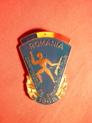 Insigna Campionat de Triatlon Militar 1968 ,h= 3,7 cm foto