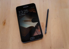 Vand telefon Samsung Galaxy Note N7000 foto