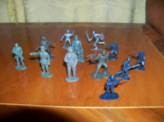 Lot 12 Figurine de Plastic , Reprezentand Soldati . foto