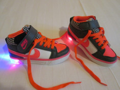 Oferta Nike Copii - Ghetute adidasi Ghete Nike fetite - baieti cu led piele eco alb - gri - semn roz Colectia Noua 2014 foto