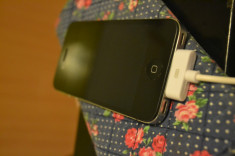 iPhone 4s negru, 16 GB, neverlocked. foto