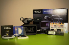 Vand camera video Sony HDR AX2000 + multe accesorii foto