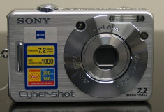 Camera Foto Compacta Sony DSC-W70, 7.2 MP (include acumulator, incarcator, card memorie 2GB si husa) foto