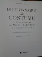 Dictionar de COSTUME ( in lb franceza) DICTIONNAIRE du COSTUME et des accesories des ARMS et des ETOFFES autor Maurice LELOIR foto