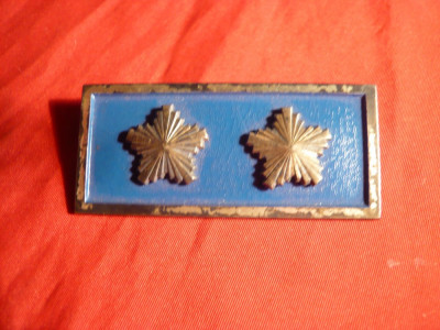 Insigna veche- Placa cu 2 stele ,metal argintat si email ,L= 5,4 cm foto