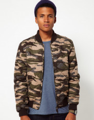 vand geaca colegiu camo bellfield marimea L ,noua! foto