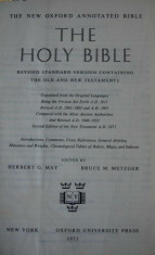 The New Oxford Annotated Bible - The Holy Bible foto