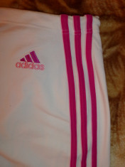 Pantaloni trening Adidas; marime S: 66-100 cm talie, 97 cm lungime; ca noi foto