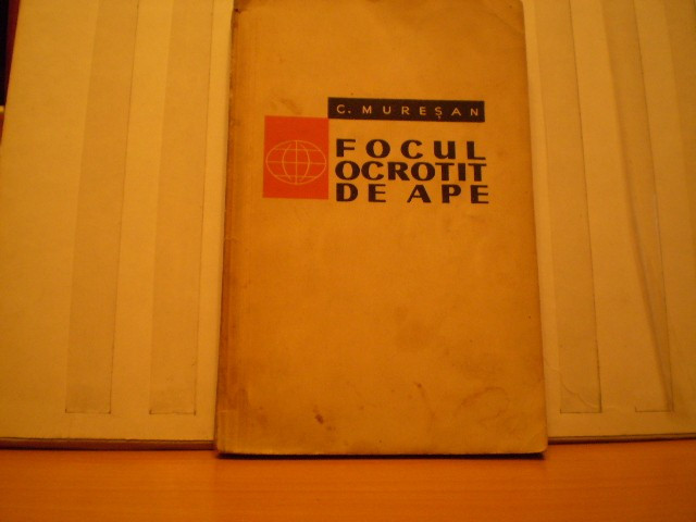 CAMIL MURESAN - FOCUL OCROTIT DE APE [REVOLUTIA BURGHEZA DIN TARILE DE JOS ] - ED. STINTIFICA 1960 - 176 PAG . + O HARTA