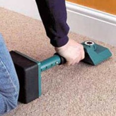 GENUNCHIERA CIOCAN , INTINZATOR SCULA UNEALTA INSTALAT, INSTALARE MOCHETA, CARPETA, COVOR, COVOARE foto