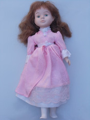 AuX: Draguta papusa veche cu cap, maini si picioare de portelan in rochita roz! foto