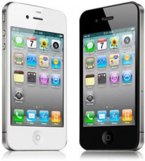 Vand iPhone 4 negru 16GB + incarcator si bumper negru . Rog seriozitate! foto