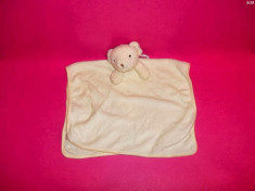 jucarie pentru bebelusi paturica textila cu ursulet din plus si cu agtatoare de la natalys bebe foto