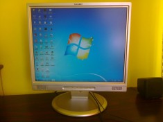 Monitor YAKUMO TFT XJ 17&amp;quot; foto