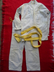 COSTUM DE JUDO , 100% BUMBAC, DE CALITATE , STARE BUNA, GERMANIA foto