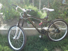 Vand bicicleta downhill dh UMF Freddy 2 2011 foto