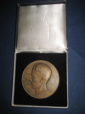 Medalia de bronz Belgia veche: KING Baudouin V. BELGIA medaliat &amp;quot;CARLOS VAN DIONANT&amp;quot;. foto