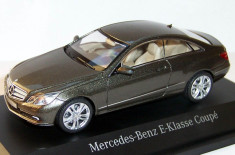 SCHUCO Mercedes E-Klasse coupe stannit grau 1:43 foto
