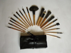 SET PENSULE MAKE -UP / MACHIAJ , SET COMPLET DE 19 PENSULE PENTRU UN MACHIAJ PROFESIONAL BOBBY BROWN foto