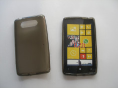 HUSA NOKIA LUMIA 820 DIN SILICON TPU CULOARE NEAGRA SEMITRANSPARENTA UN MATERIAL REZISTENT AI ACCES LA TOATE FUNCTIILE TELEFONULUI foto