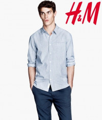 H&amp;amp;amp;M MAN Espana. &amp;quot;Narrow-striped shirt&amp;quot; Camasa barbati, dungulite mici gri, guler cu nasturi. Marime XL. OUTLET Arad. Produse noi originale. foto