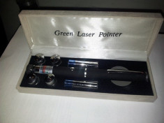 Laser pointer verde 1000 mWcu 5 capete de schimb,Cutie si baterii !! foto