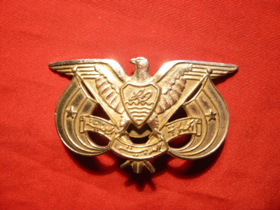 Insigna Militara Araba , veche , metal argintat , L= 5 cm foto