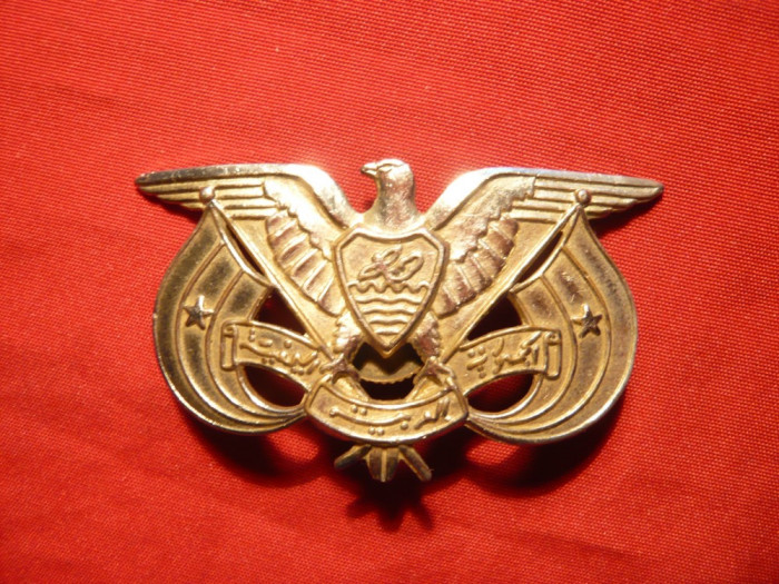 Insigna Militara Araba , veche , metal argintat , L= 5 cm