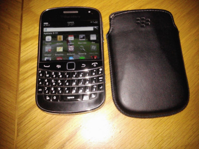 Vand BlackBerry 9900 Bold. Stare perfecta de functionare,husa originala,aspect ingrijit. Rog seriozitate! foto