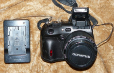 Olympus C-8080 cu acumulator, incarcator si telecomanda foto