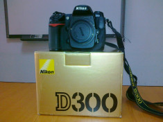 NIKON D300 Body, 1Acumulator Nikon EN-El 3e, 2 Memorii Lexar Professional 4GB 300X Speed foto