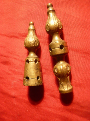 2 Balamale-Piese ornament pt. Sfesnic de perete ,bronz aurit ,inc.sec.XX foto