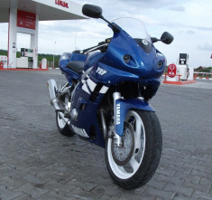 Yamaha FZR 600 foto