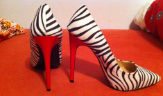 pantofi Stiletto zebra Louboutin like foto