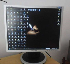 Monitor LCD Samsung SyncMaster 940N foto