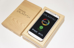 Samsung Galaxy S4 16Gb NOU in cutie, White (alb) + Husa S-View, Poze Reale foto