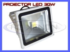 PROIECTOR REFLECTOR LED 30W ECHIVALENT 300W, 2700 LUMENI - REZISTENT LA APA IP65 - ILUMINARE PENTRU EXTERIOR - CULOARE ALB RECE - ALIMENTARE 220V foto